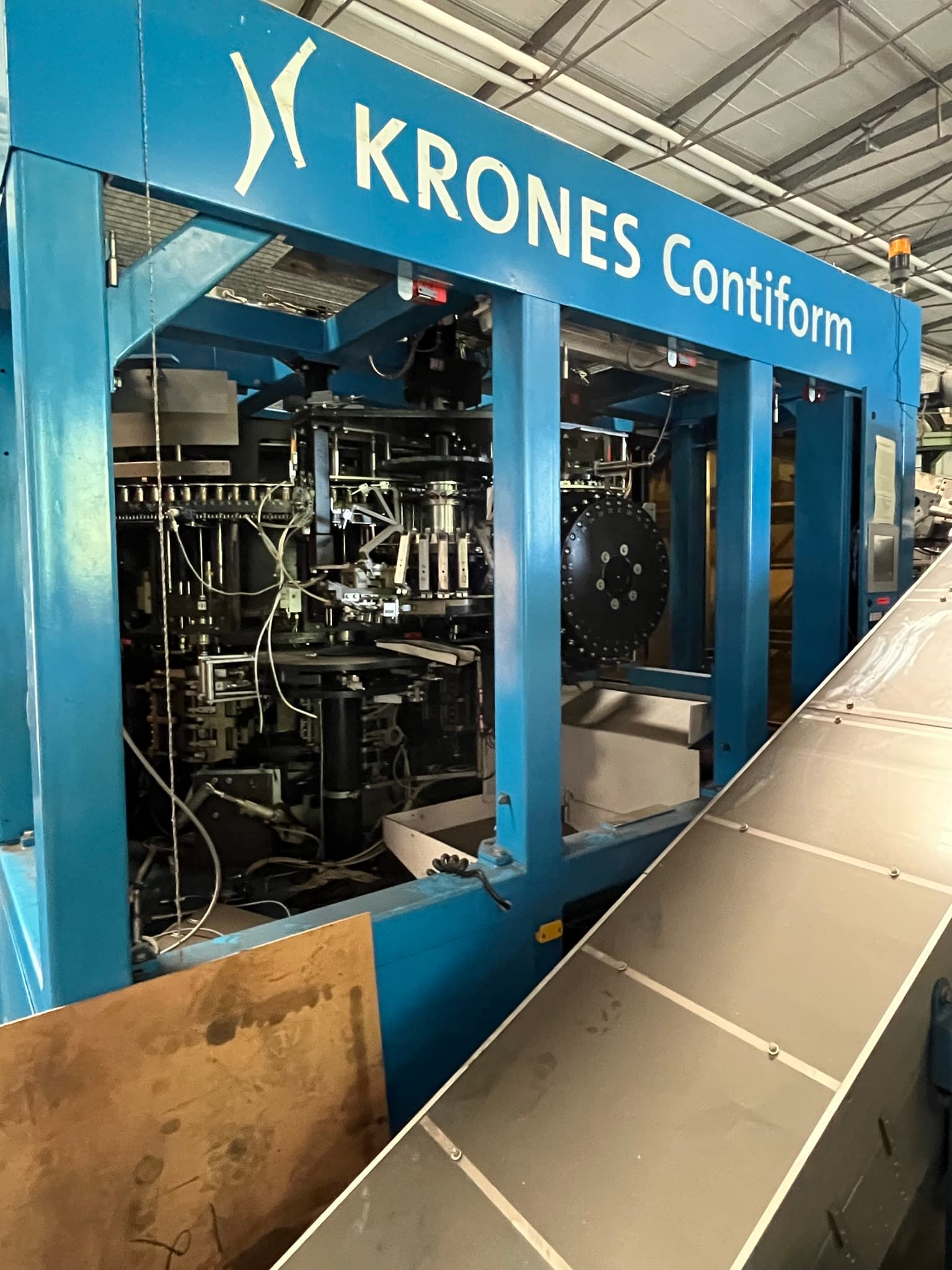 Vista sinistra di Krones Contiform