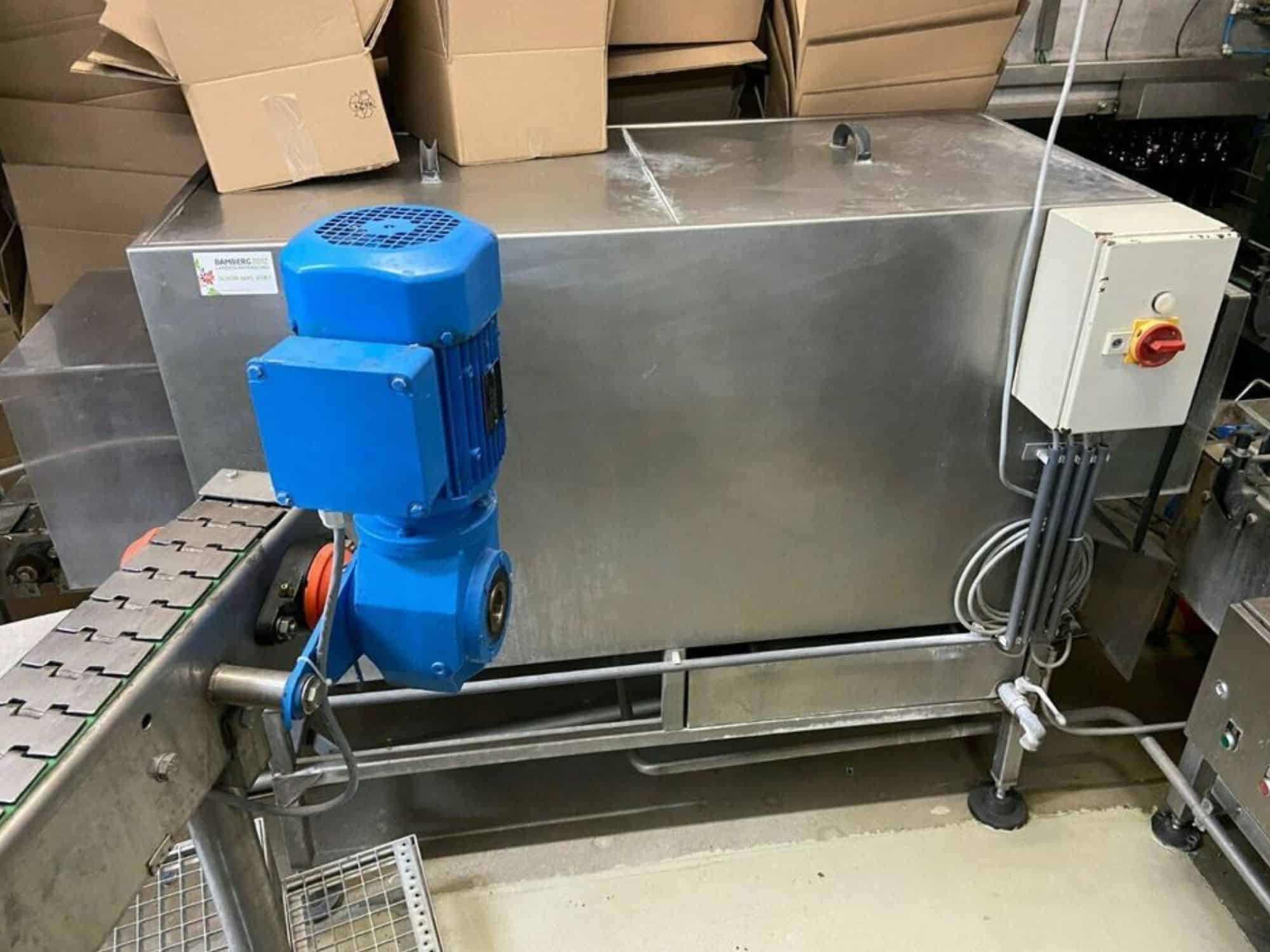Dettaglio di Nagel, PAC, Juwatec Linea di riempimento bicchieri a rendere per birra e soft drink