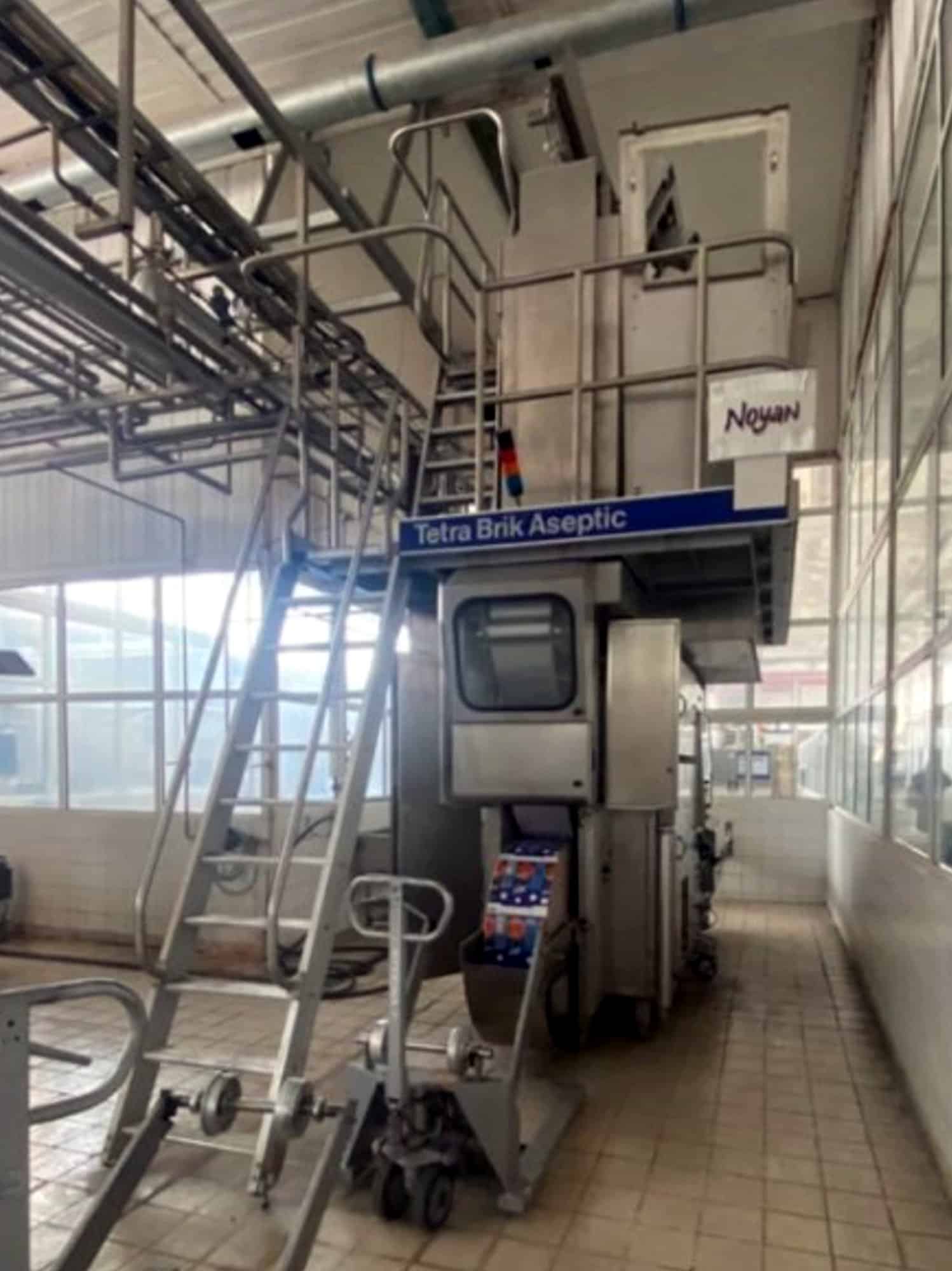 Vista destra of Tetra Pak TBA 8-1000 SQ