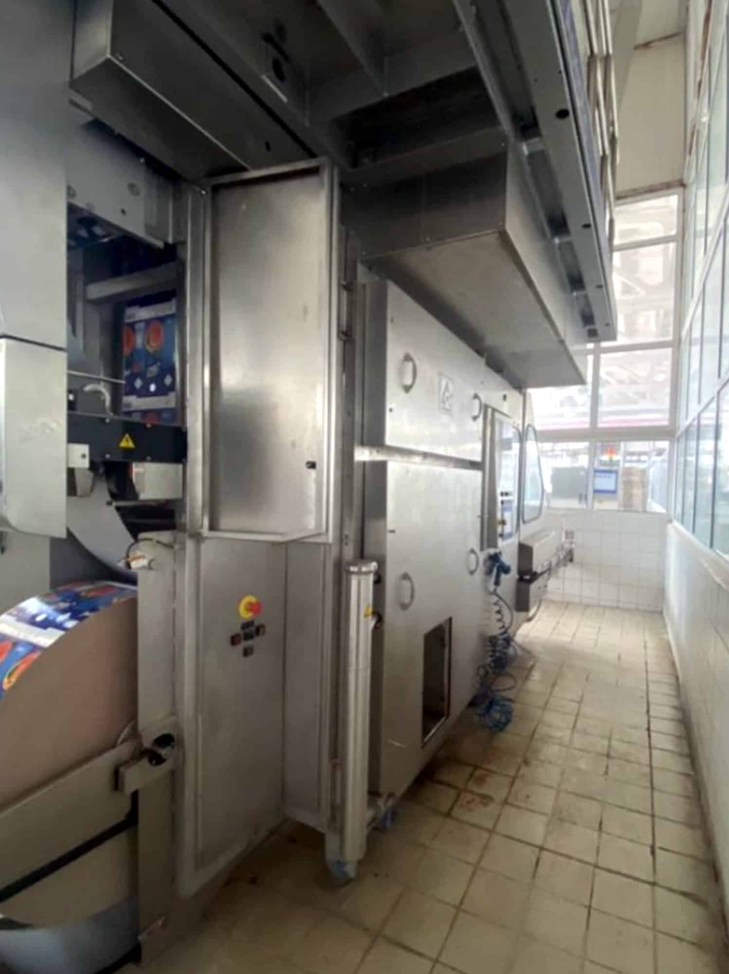 Vista laterale of Tetra Pak TBA 8-1000 SQ